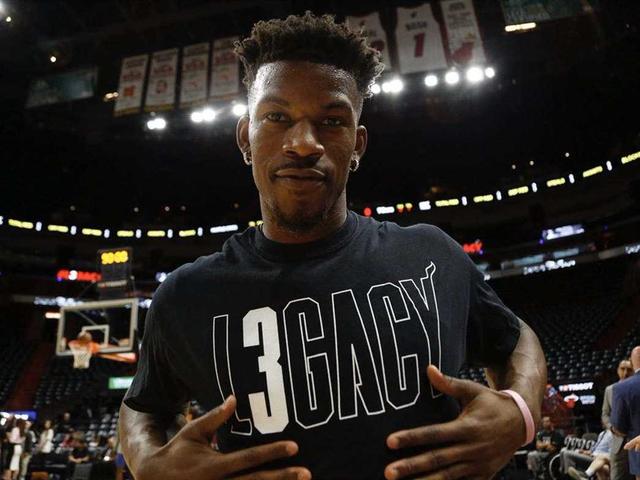 爱德华兹半场12分4失误，兰德尔10中5拿到14分