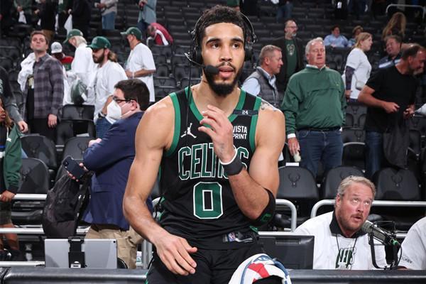 官方：26岁的前比利时国脚、国米旧将范赫斯登退役