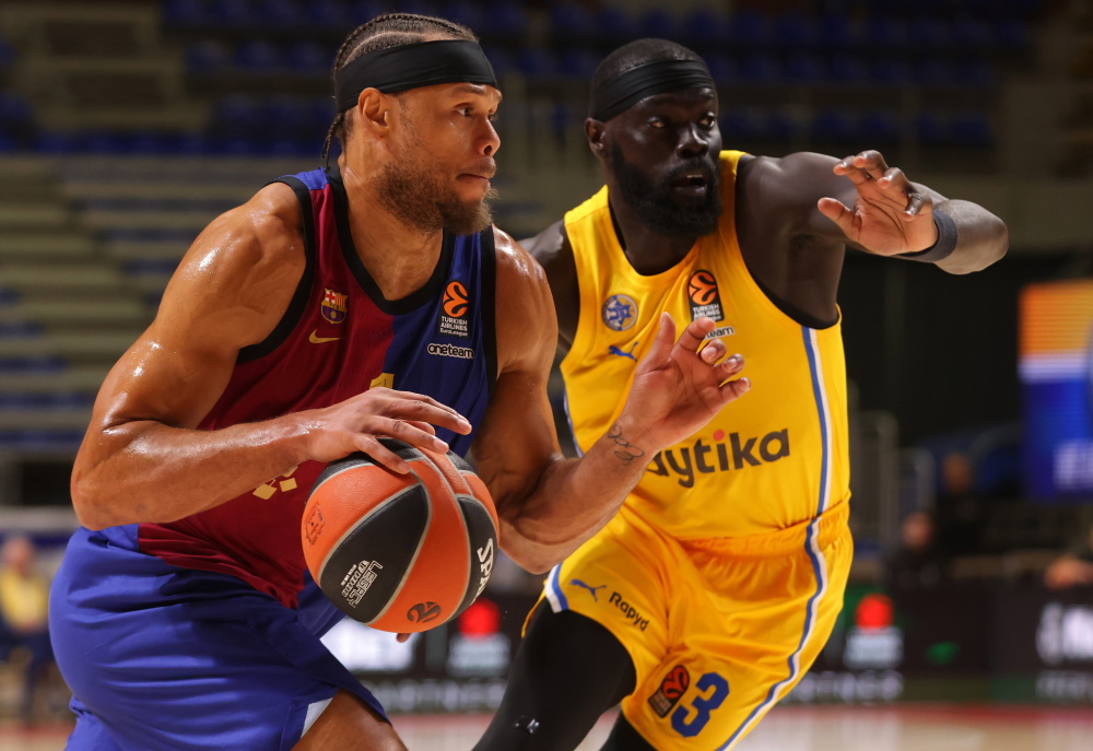 23号球衣被认为是乔丹在NBA公牛队打球时穿的第一件球衣，被卖了421.5万美元