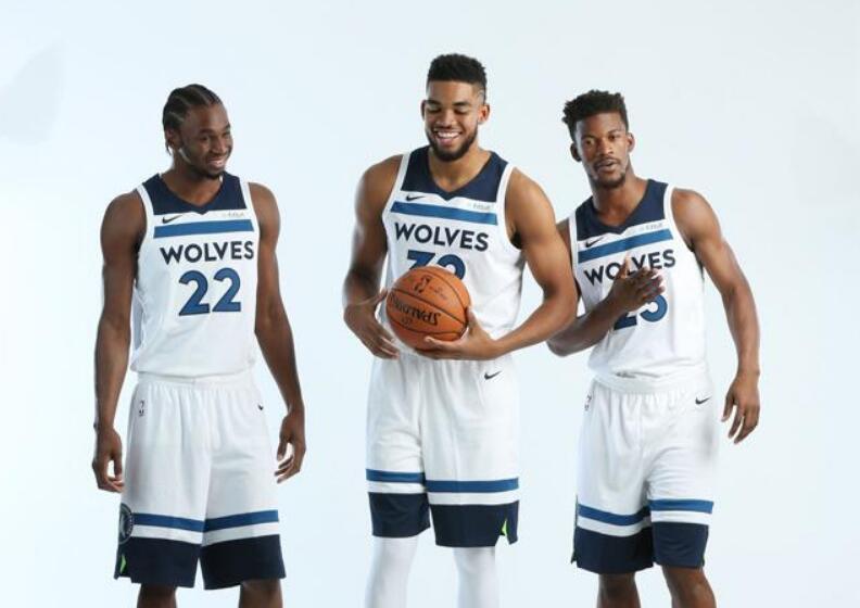 里弗斯一家近照，27岁爆发，场均26分6助锁定亿元合同