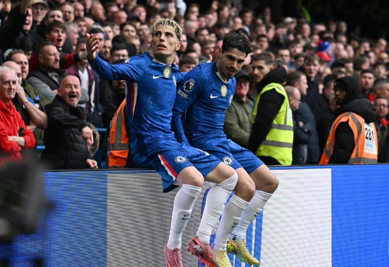 东契奇又胖了？湖人要想东契奇打的舒服或许要效仿独行侠打造阵容，必须要配备真正的3D锋线和护框中锋