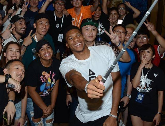 巴萨梅西帽子戏法3-1击败马德里竞技