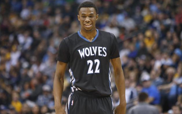 詹姆斯空砍准三双，15篮板大幅刷新个人赛季新高