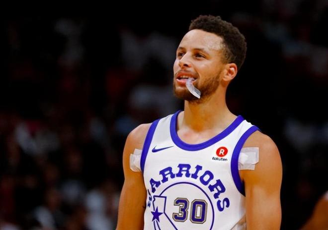 利物浦中场麦卡利斯特帮埃弗顿中场阿尔卡拉斯找房+安顿下来