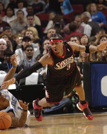 美记：步行者对独行侠中锋加福德很感兴趣