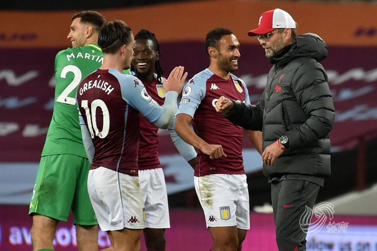 开香槟！中国女排3-1战胜日本豪取3连胜！赵勇变阵封神