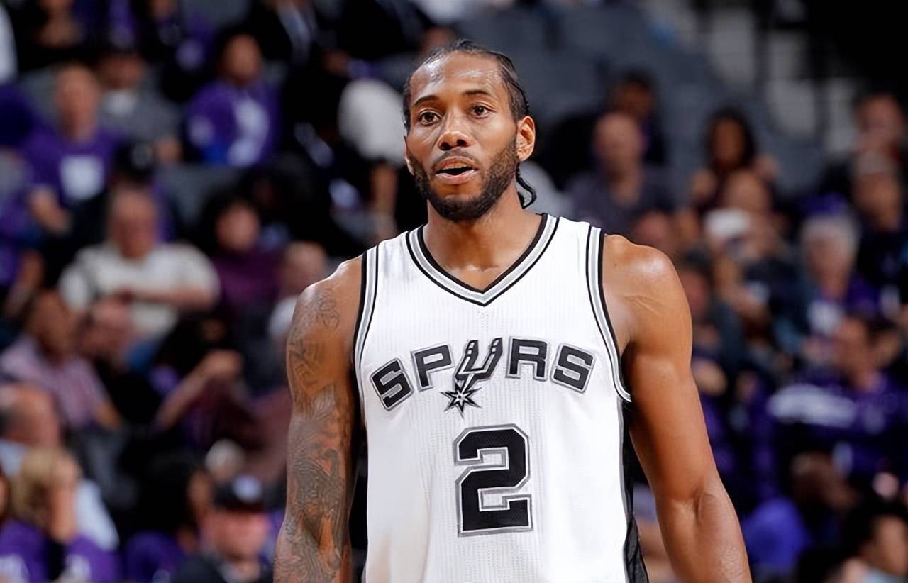 ＂UFC爆发大规模群殴 场下观众冲突不断