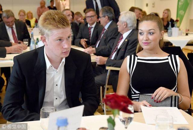 足球报：目前中国足协持证教练总数已突破11.4万